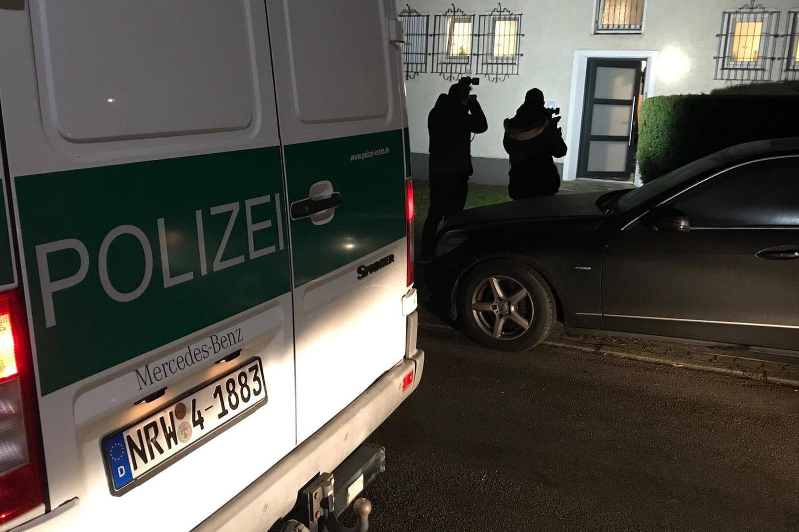 Polizeieinsatz im Rahmen der Razzia: Dieses Foto veröffentlichte die Polizei Oberhausen.