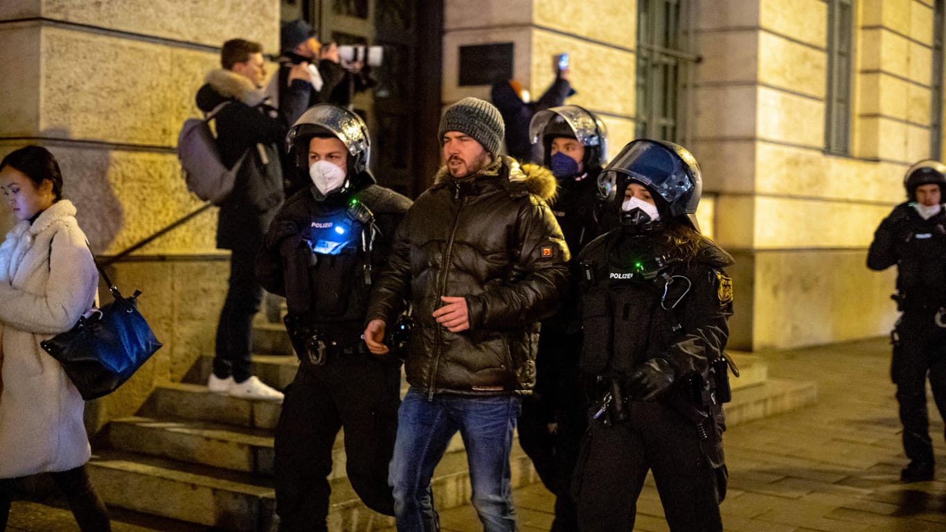 Demonstration in München: Laut Polizei gab es mehrere Verstöße gegen die Maskenpflicht.