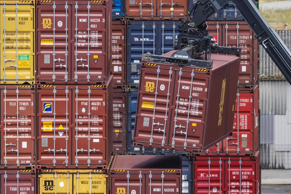 Im Containerterminal am Mannheimer Hafen (Symbolbild): Der deutsche Außenhandel setzt sich wieder in Gang.