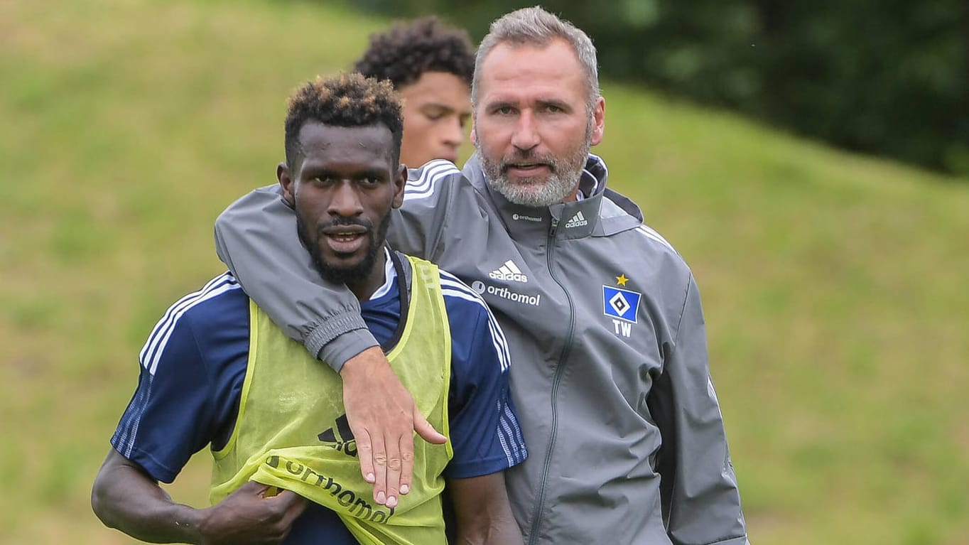 HSV-Trainer Tim Walter will auch weiterhin auf Stürmer Bakery Jatta setzen (v.r.).