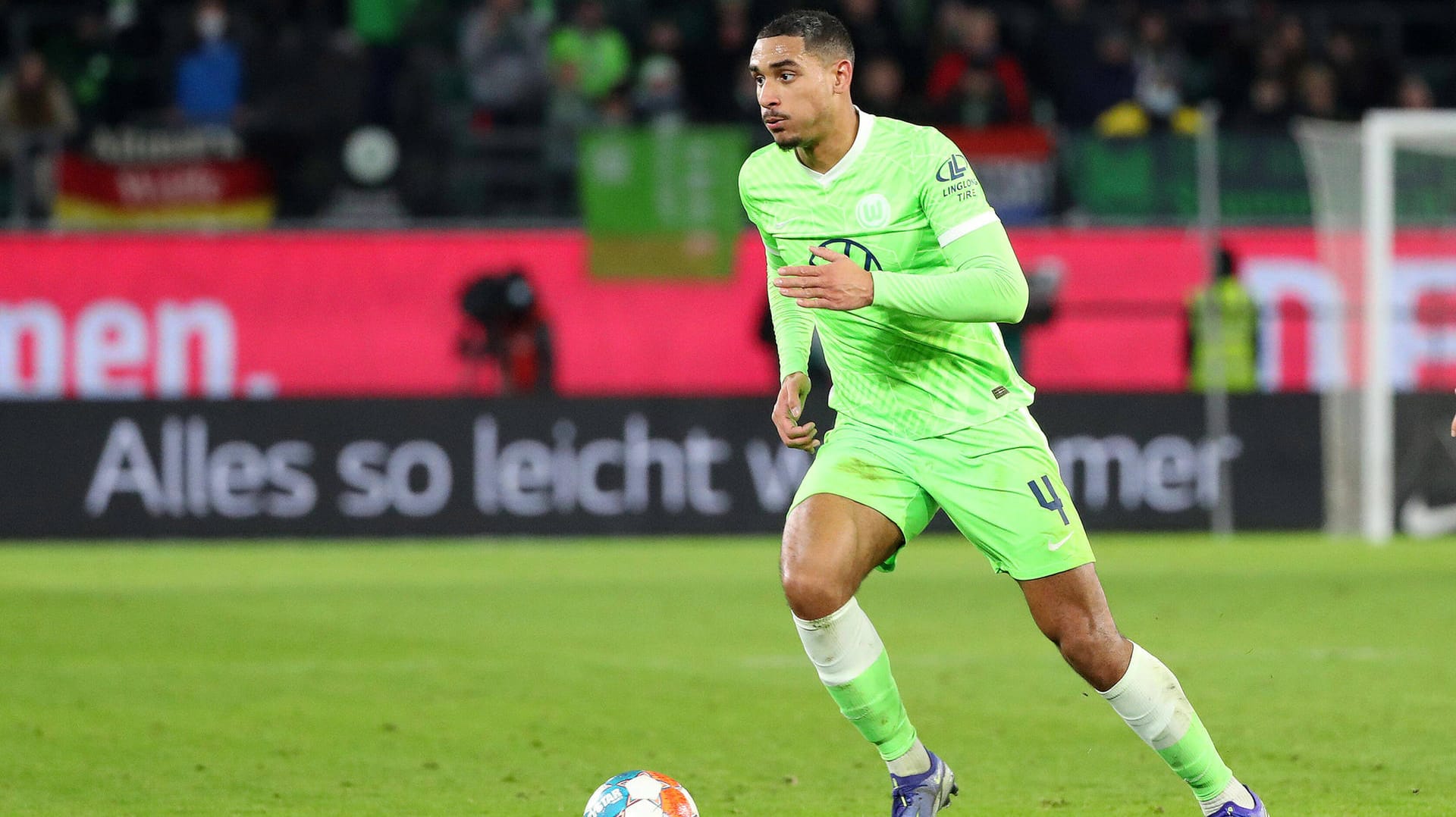 Maxence Lacroix: Der pfeilschnelle Verteidiger des VfL Wolfsburg wechselte im Sommer 2020 aus Sochaux zu den Niedersachsen. Maxence Lacroix: Der pfeilschnelle Verteidiger des VfL Wolfsburg wechselte im Sommer 2020 aus Sochaux zu den Niedersachsen.