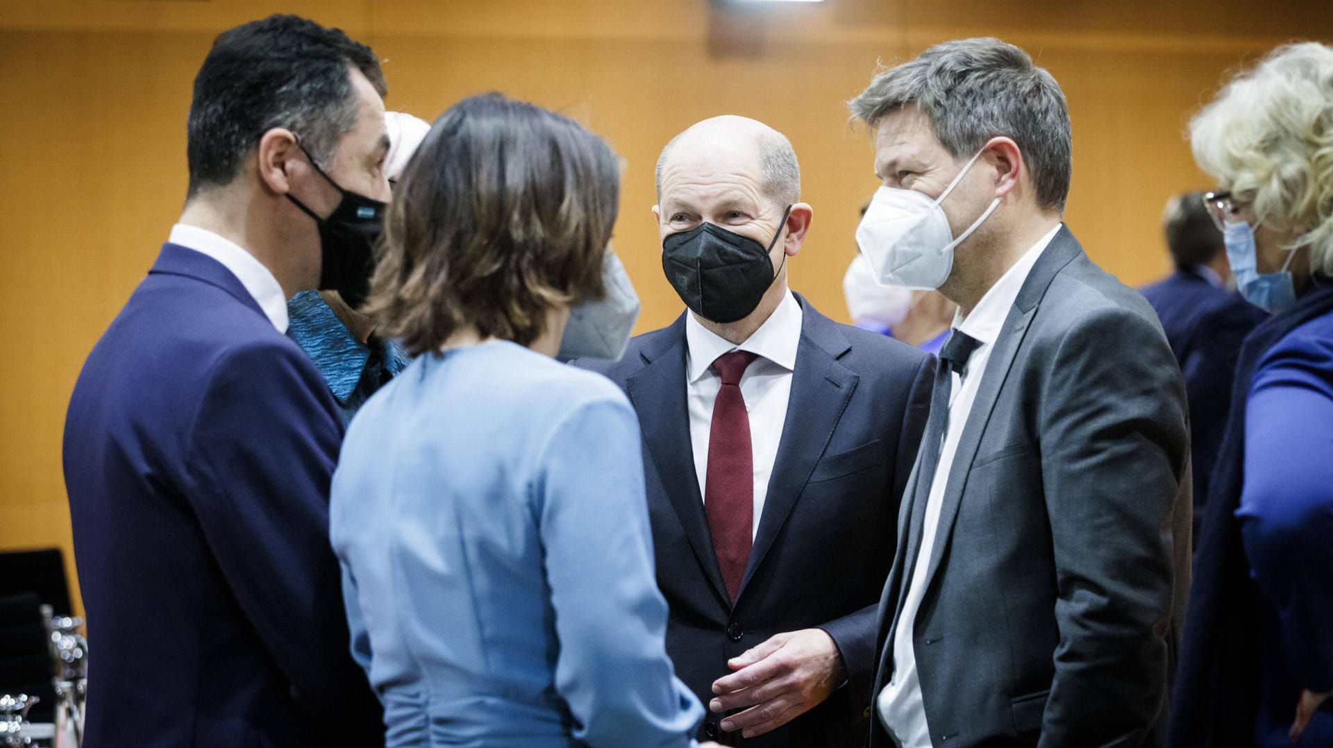 Kanzler Olaf Scholz (M.) mit den Ministern Cem Özdemir (v. l.), Annalena Baerbock und Robert Habeck: Nicht alle haben Regierungserfahrung.