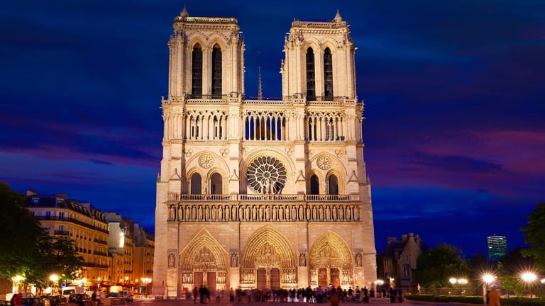 Die Kirche Notre-Dame zählt zu den wichtigsten Wahrzeichen von Paris.