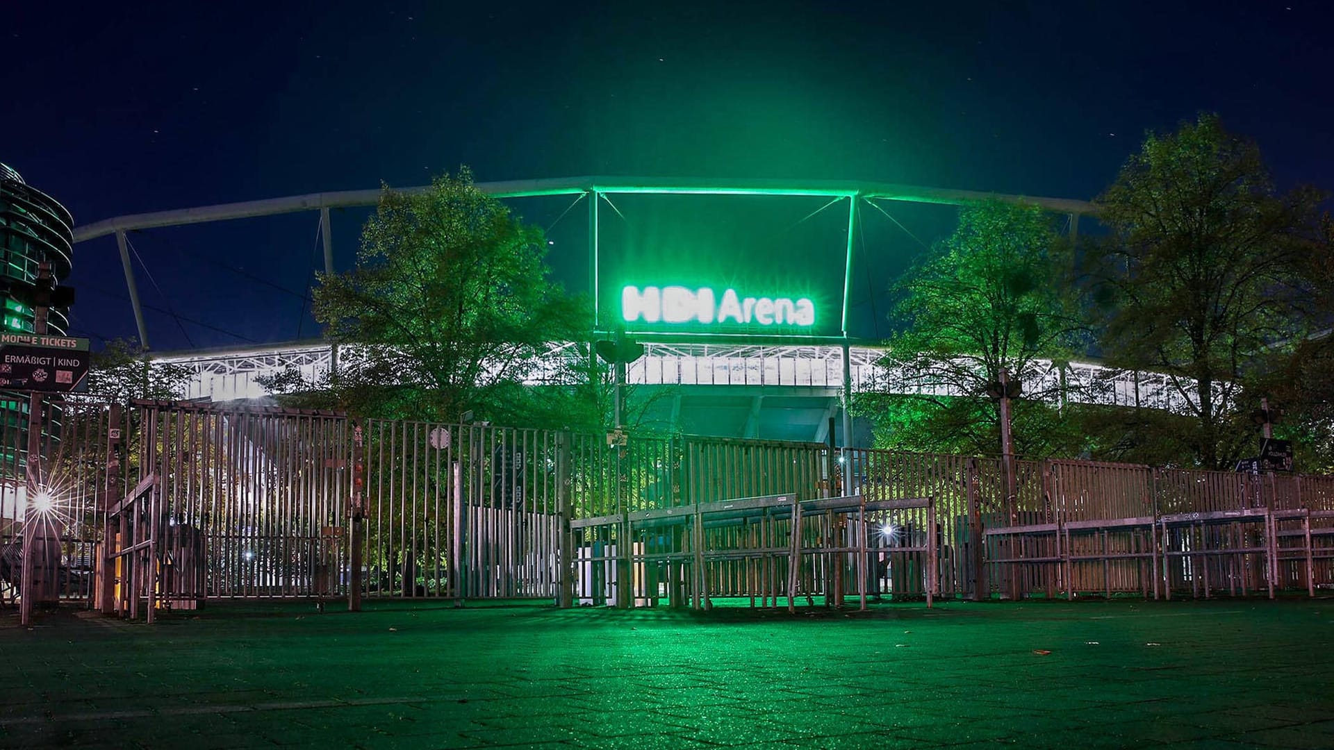 Die HDI Arena bei Nacht Hannover (Archivbild): Termine für die Impfung können ab dem 10. Dezember gebucht werden. Die HDI Arena bei Nacht Hannover (Archivbild): Termine für die Impfung können ab dem 10. Dezember gebucht werden.