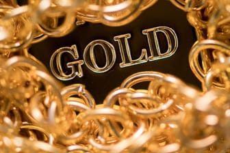 Wer in Gold investieren will, kann auch Wertpapiere kaufen.