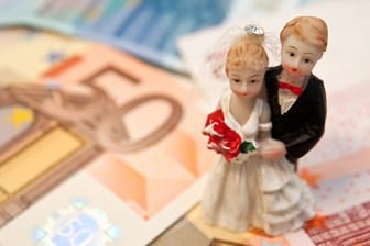 Ein Paar, das seine geplante Hochzeit in einem Schloss abgesagt hat, muss dem Vermieter einem Gerichtsurteil zufolge zwar keine Miete, aber einen angemessenen Ausgleich zahlen.