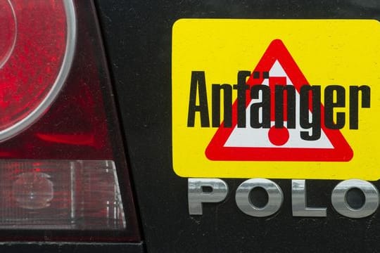 Die Führerschein-Probezeit für Fahranfänger sollte nach Ansicht der ADAC von zwei auf drei Jahre verlängert werden.