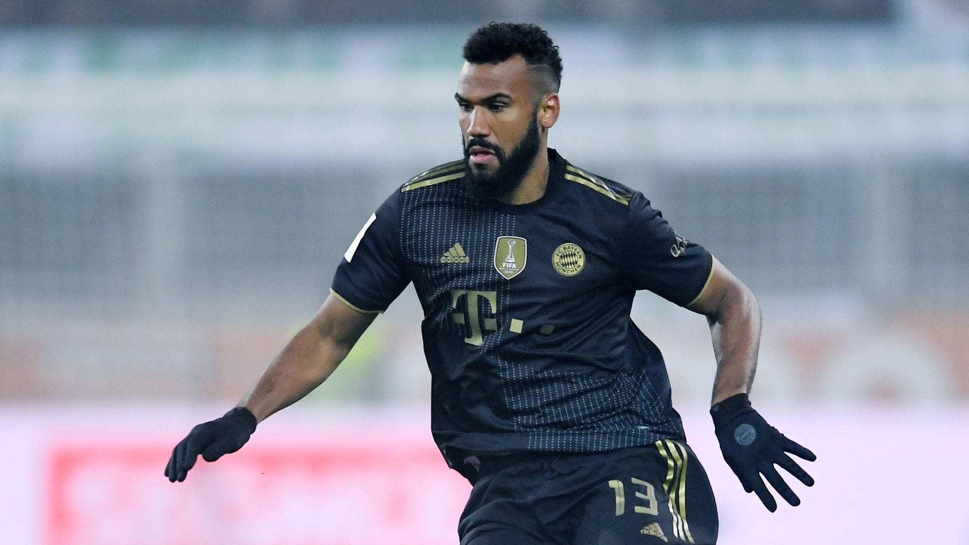 Eric Maxim Choupo-Moting hat laut eines Berichts der "Bild" ebenfalls mit den Folgen zu kämpfen und kann noch nicht wieder trainieren. Der Stürmer entschied sich zuvor gegen den Impfschutz.