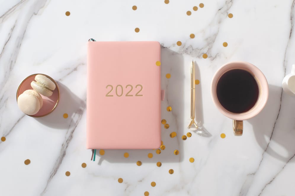 Die schönsten Kalender für das neue Jahr 2022: Entdecken Sie eine große Auswahl von handlichen Taschenkalendern bis hin zu großen Wandkalendern.