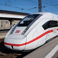Deutsche Bahn: Durch mehr und längere Züge soll den Reisenden mehr Platz und Abstand in den Zügen ermöglicht werden.