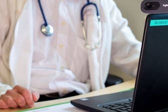Der Bundesgerichtshof (BGH) muss entscheiden, ob Werbung für "digitale Arztbesuche" per App bei Medizinern im Ausland zulässig ist.