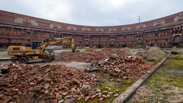 Der Innenhof der Kongresshalle auf dem ehemaligen Reichsparteitagsgelände. Der Innenhof der Kongresshalle auf dem ehemaligen Reichsparteitagsgelände.