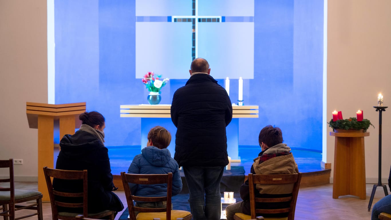 Gedenkveranstaltung in einer evangelischen Kirche im Ortsteil Senzig: Anwohner und Freunde können bei der Veranstaltung zusammenkommen.