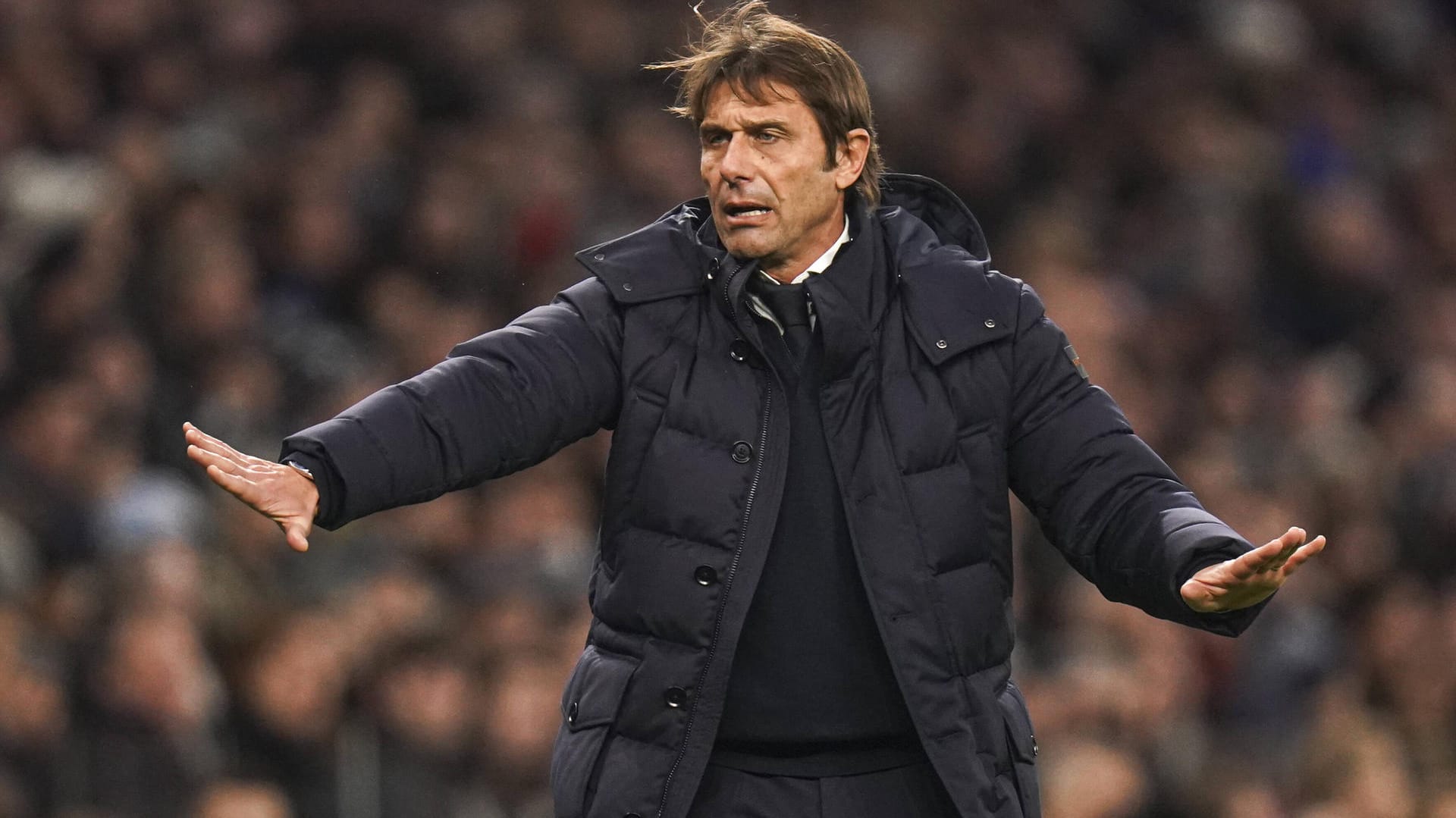 Kann auch am Wochenende mit seiner Mannschaft nicht antreten: Tottenham-Coach Antonio Conte. Kann auch am Wochenende mit seiner Mannschaft nicht antreten: Tottenham-Coach Antonio Conte.