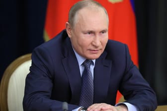 Wladimir Putin (Archivbild): Russlands Präsident spricht von "Russenfeindlichkeit" im ukrainischen Grenzgebiet.