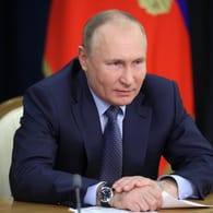 Wladimir Putin (Archivbild): Russlands Präsident spricht von "Russenfeindlichkeit" im ukrainischen Grenzgebiet.