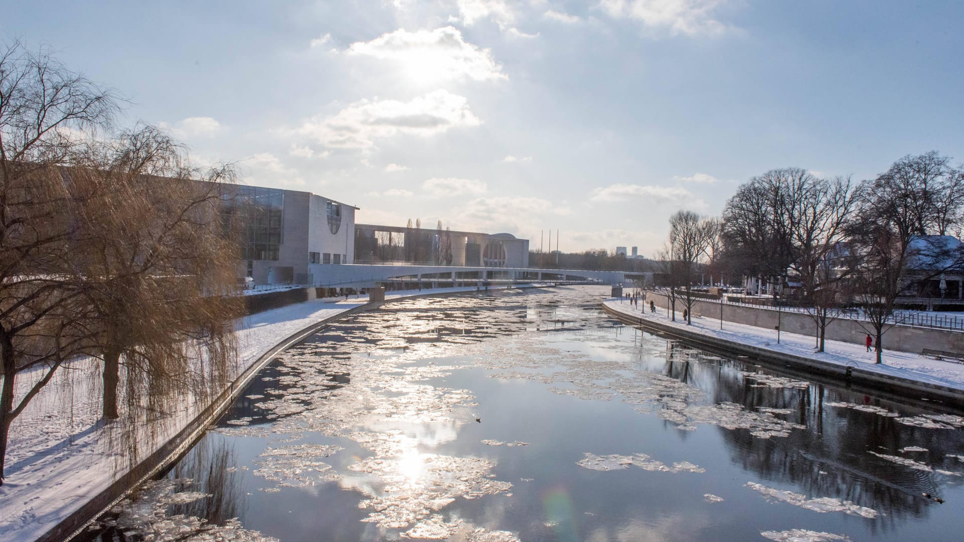 Winterliche Eindrücke aus der Hauptstadt (Archivbild): Menschen in Berlin und Brandenburg können sich auf ein sonniges Wochenende freuen.