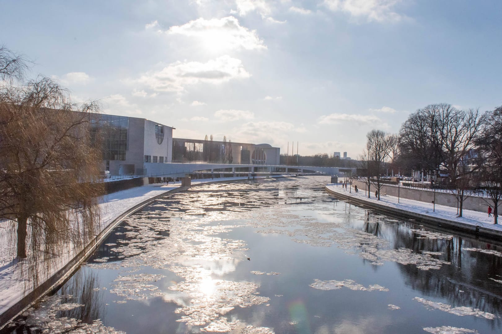 Winterliche Eindrücke aus der Hauptstadt (Archivbild): Menschen in Berlin und Brandenburg können sich auf ein sonniges Wochenende freuen.