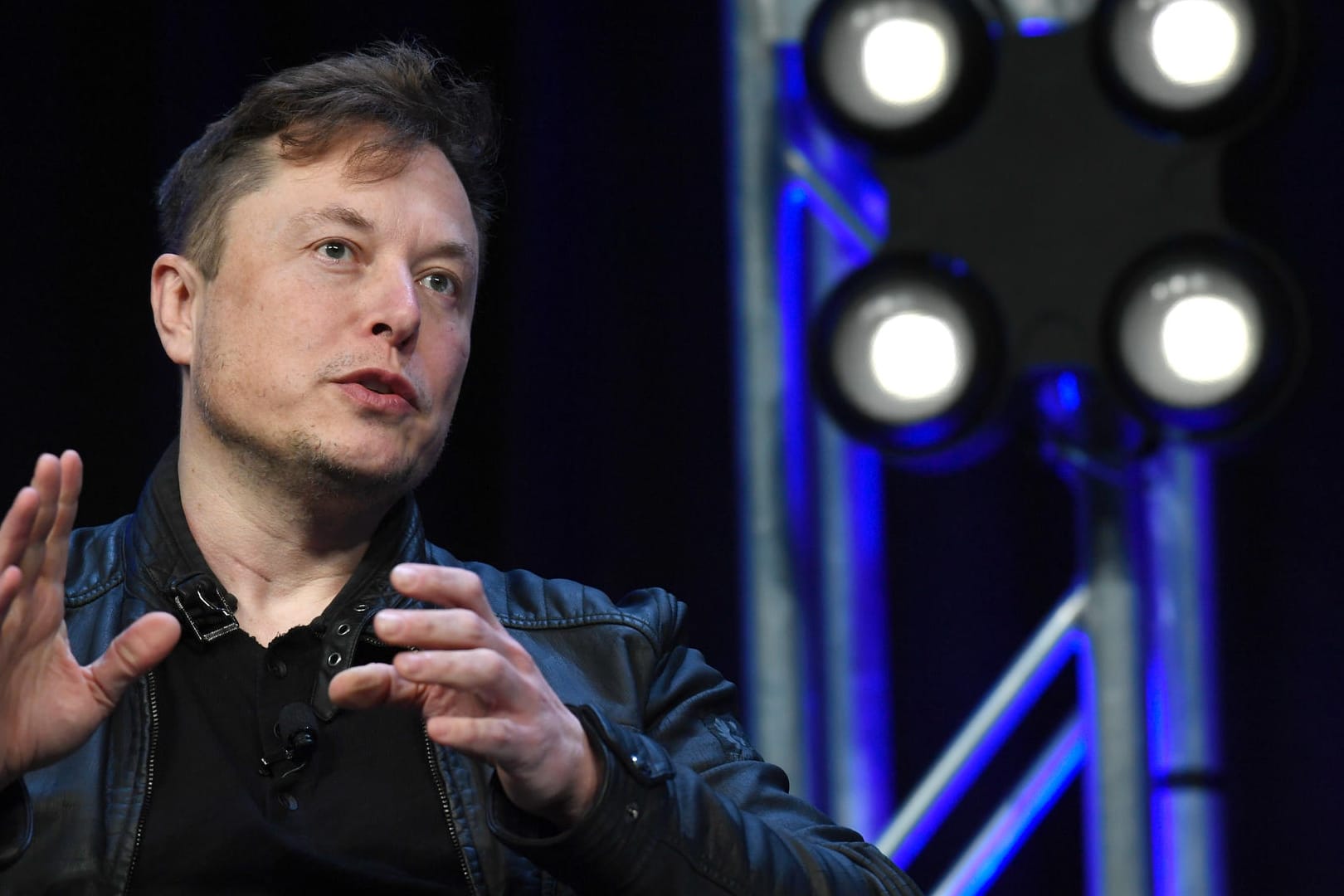 Elon Musk: Die Tweets des Tesla-Chefs sind nicht immer ernst gemeint. Elon Musk: Die Tweets des Tesla-Chefs sind nicht immer ernst gemeint.