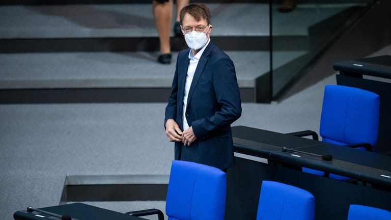 Karl Lauterbach (SPD), Bundesminister für Gesundheit: Er hat seine erste Rede im Bundestag als Minister gehalten.