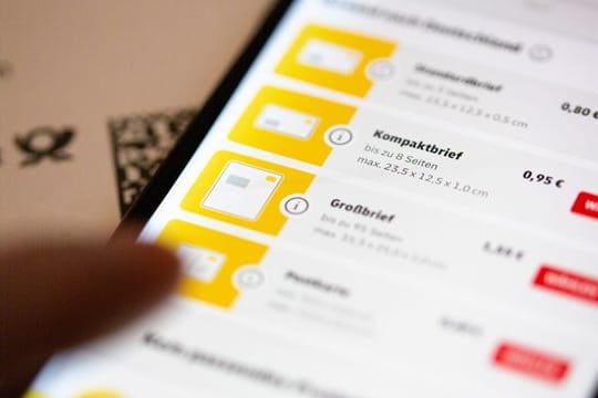 Wer keine Briefmarke zur Hand hat, kann in der App einen Zahlencode generieren lassen und diesen auf den Umschlag schreiben. Wer keine Briefmarke zur Hand hat, kann in der App einen Zahlencode generieren lassen und diesen auf den Umschlag schreiben.