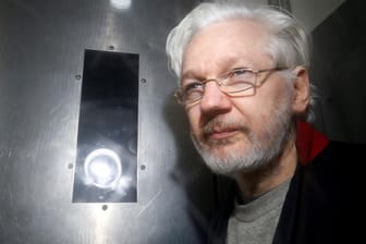 Julian Assange: Dem gebürtigen Australier drohen in den USA bei einer Verurteilung bis zu 175 Jahre Haft.