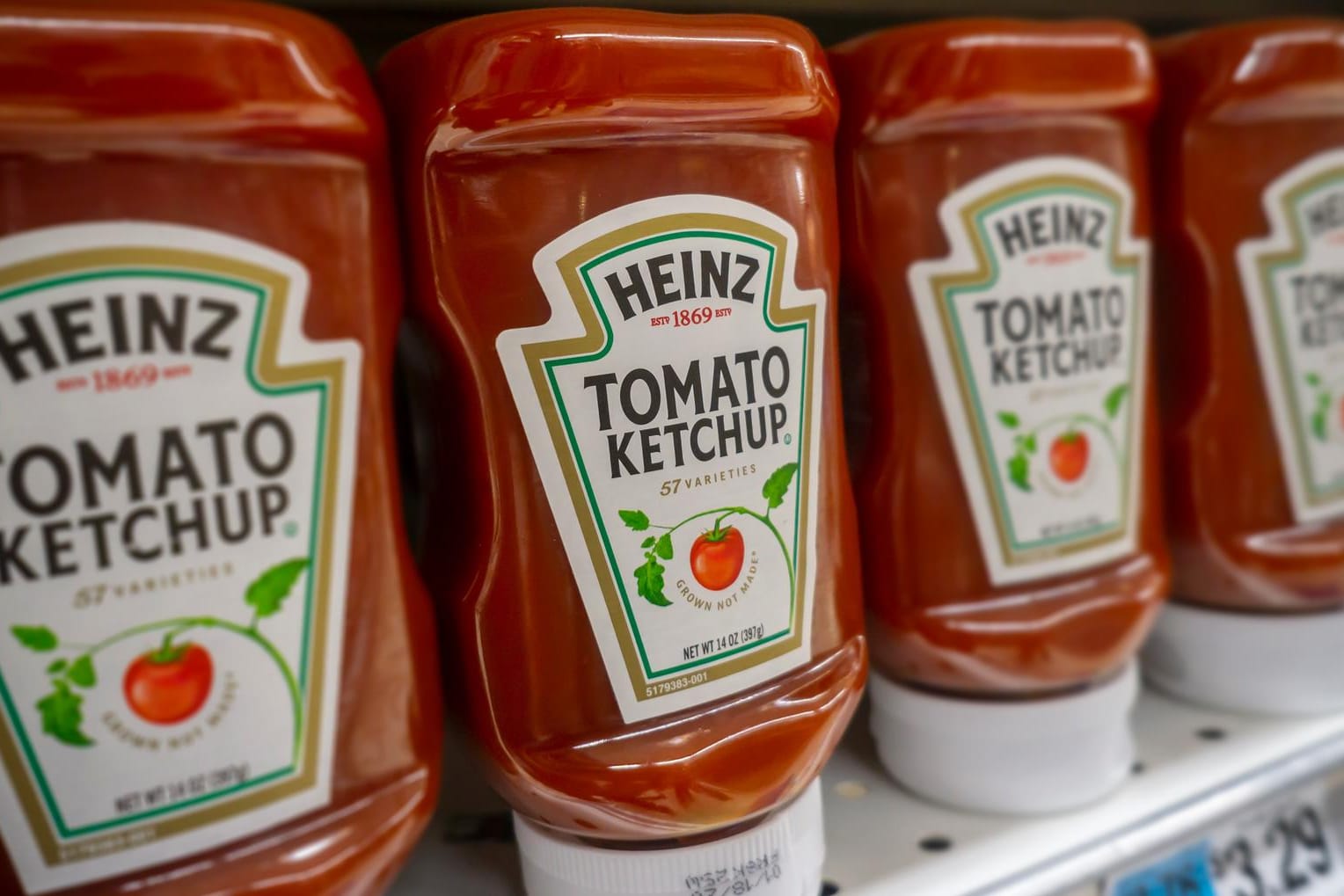 Ketchupflaschen der Marke Heinz (Symbolbild): Der US-Konzern will das Gewürz-Start-up Just Spices zu einer Weltmarke ausbauen. Ketchupflaschen der Marke Heinz (Symbolbild): Der US-Konzern will das Gewürz-Start-up Just Spices zu einer Weltmarke ausbauen.