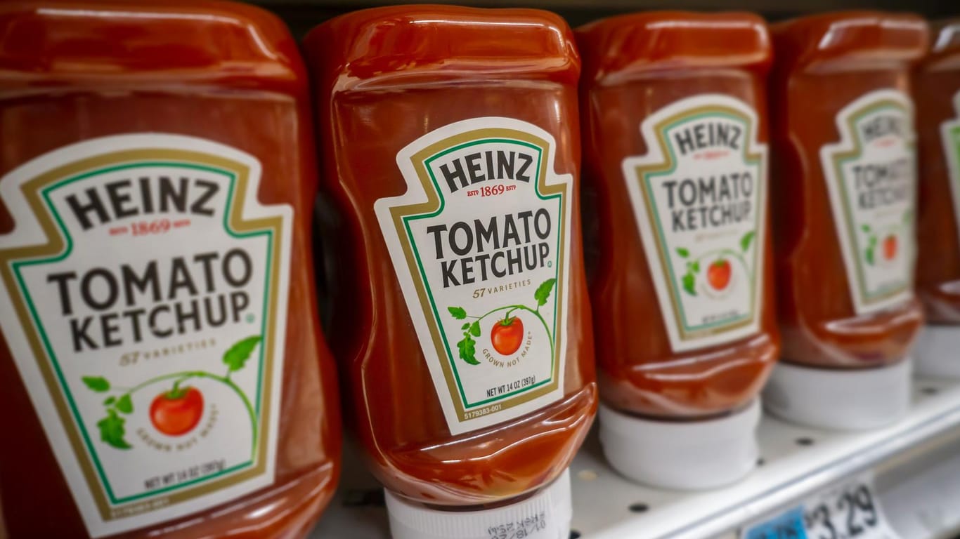 Ketchupflaschen der Marke Heinz (Symbolbild): Der US-Konzern will das Gewürz-Start-up Just Spices zu einer Weltmarke ausbauen.
