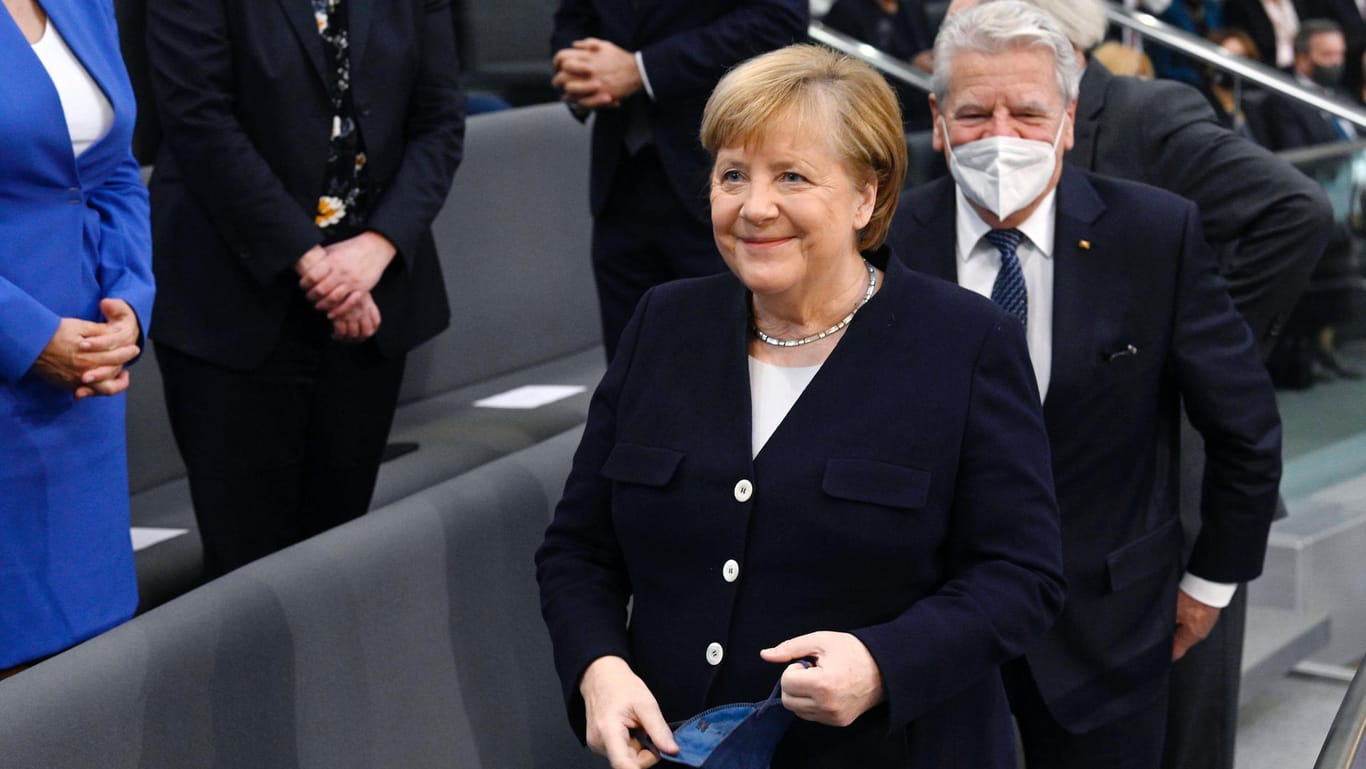 Angela Merkel: Die Biografie wird ein gemeinsames Projekt von Merkel und ihrer Büroleiterin Baumann.