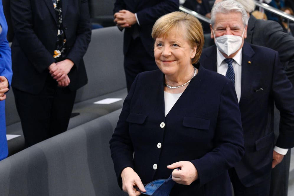Angela Merkel: Die Biografie wird ein gemeinsames Projekt von Merkel und ihrer Büroleiterin Baumann.