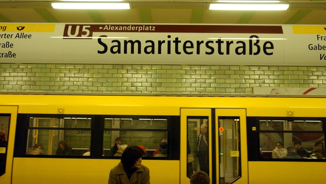 Haltestelle Samariterstraße in Berlin (Archivbild): Zeugen hielten den Mann fest.