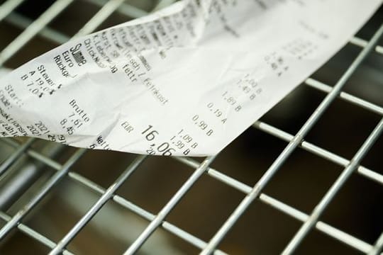 Die Inflation hat im November einen Sprung gemacht und erstmals seit rund 29 Jahren wieder die Fünf-Prozent-Marke erreicht. Die Inflation hat im November einen Sprung gemacht und erstmals seit rund 29 Jahren wieder die Fünf-Prozent-Marke erreicht.