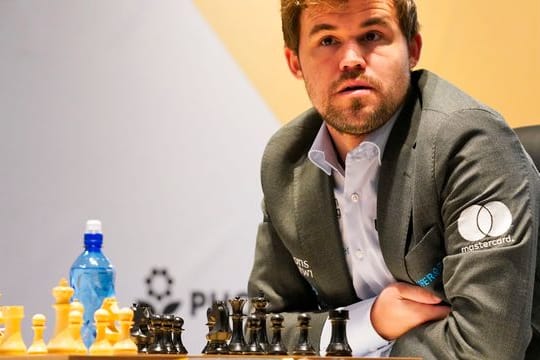 Schach-Weltmeister Magnus Carlsen hat seinen Titel gegen Jan Nepomnjaschtschi erfolgreich verteidigt.