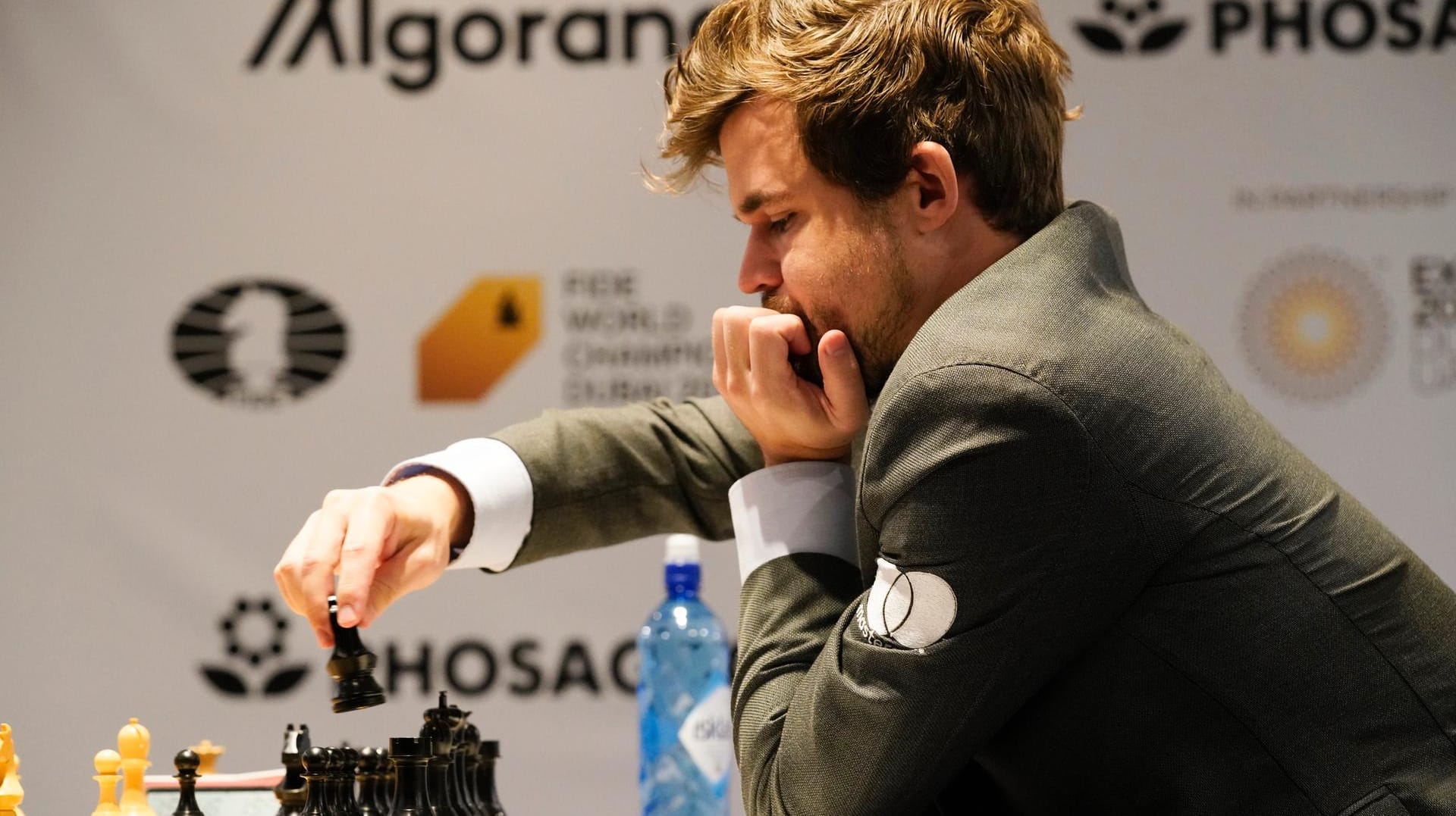 Alter und neuer Schachweltmeister: Magnus Carlsen.