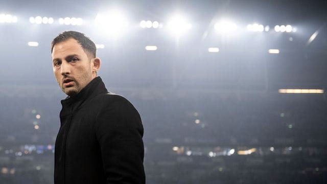Domenico Tedesco trifft bei seinem Bundesliga-Debüt nach 33 monatiger Abstinenz mit dem RB Leipzig auf Borussia Mönchengladbach. Domenico Tedesco trifft bei seinem Bundesliga-Debüt nach 33 monatiger Abstinenz mit dem RB Leipzig auf Borussia Mönchengladbach.