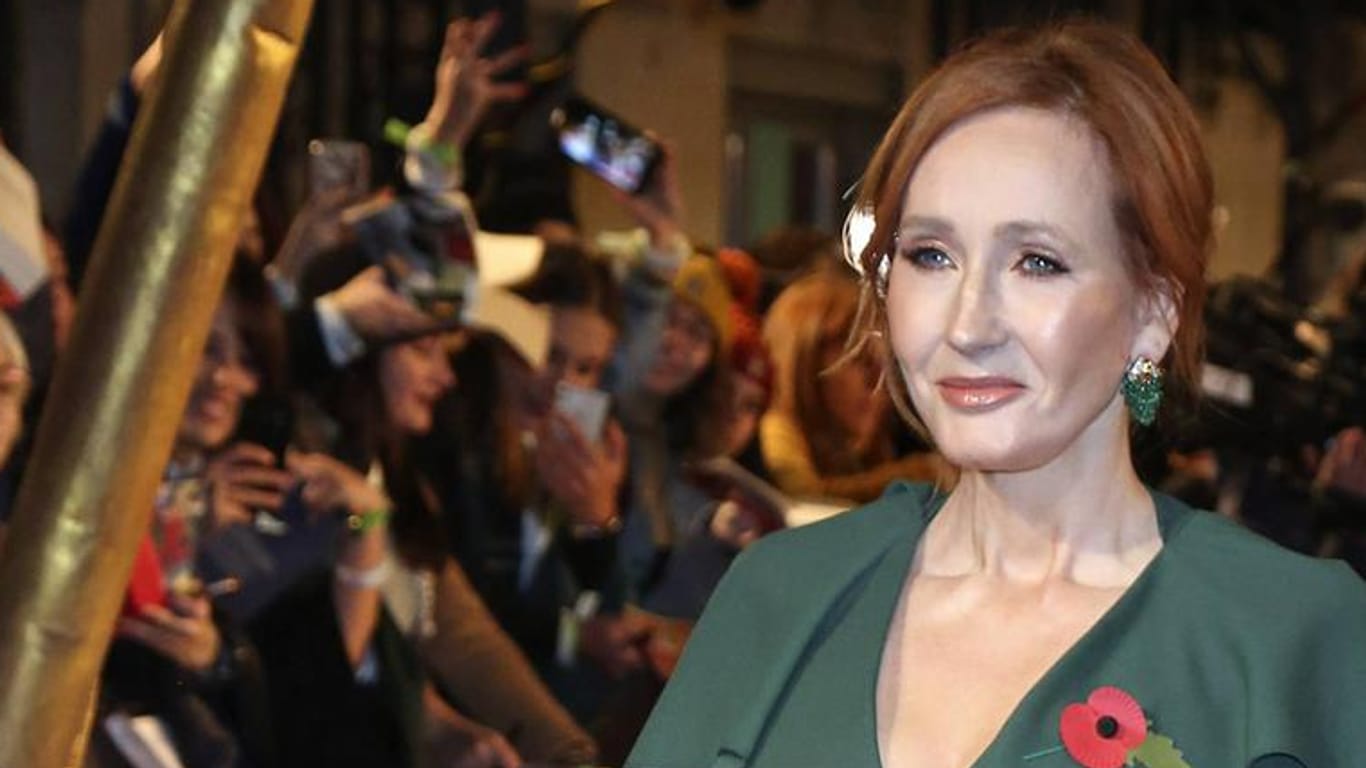 J.K. Rowling: Mit einer neuen Geschichte liefert auch die "Harry Potter"-Bestsellerin möglichen Stoff für die diesjährigen Weihnachtsgeschenke.