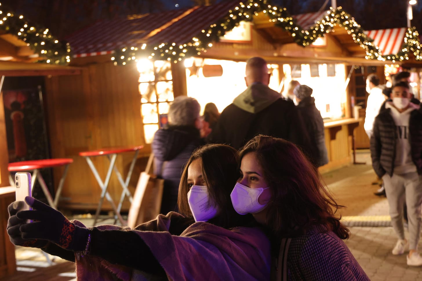 Weihnachtsmarkt: Vielerorts gelten Maskenpflicht und 2G-Regelungen.