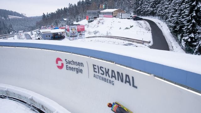 Julia Taubitz ist beim Rodel-Weltcup auf ihrer Heimbahn in Altenberg auf Rang zwei gefahren.