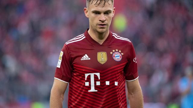 Wird erst in einer guten Woche wieder ins Training einsteigen: Bayern-Profi Joshua Kimmich. Wird erst in einer guten Woche wieder ins Training einsteigen: Bayern-Profi Joshua Kimmich.