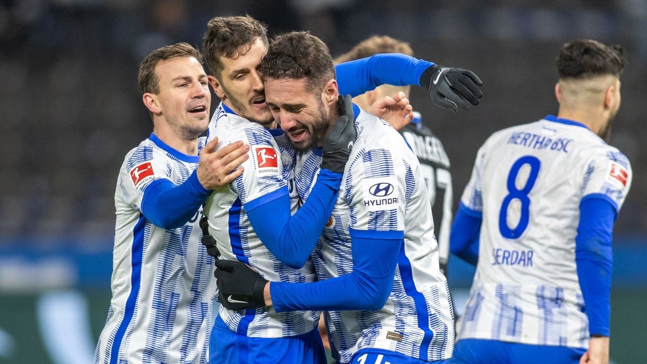 Hertha BSC setzte sich zu Hause gegen Arminia Bielefeld durch. Hertha BSC setzte sich zu Hause gegen Arminia Bielefeld durch.