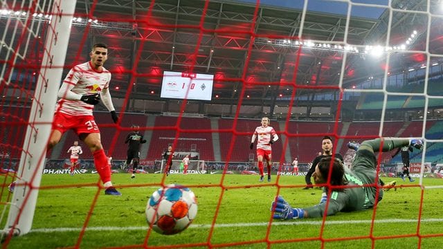 André Silva trifft zum 2:0 für Leipzig André Silva trifft zum 2:0 für Leipzig