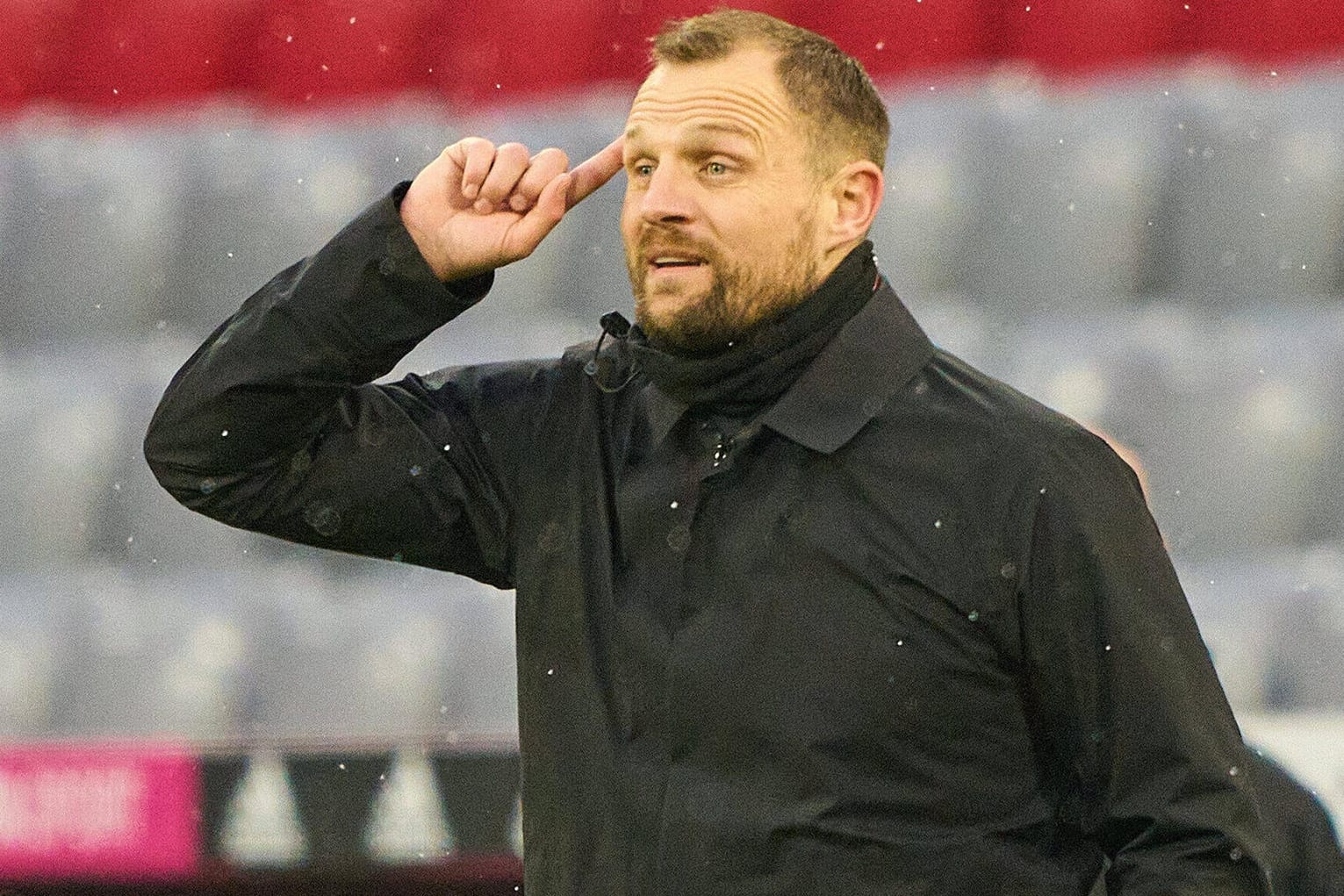 Bo Svensson: Der Mainzer Trainer zeigte sich nach der Pleite in München mit einer Schiedsrichterentscheidung nicht einverstanden.