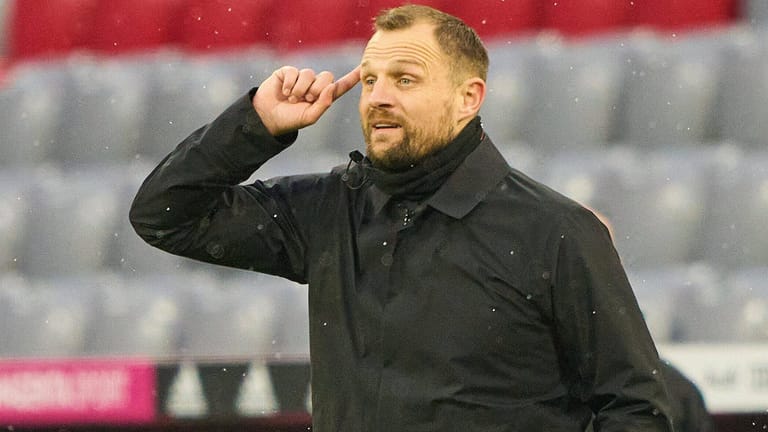 Bo Svensson: Der Mainzer Trainer zeigte sich nach der Pleite in München mit einer Schiedsrichterentscheidung nicht einverstanden.