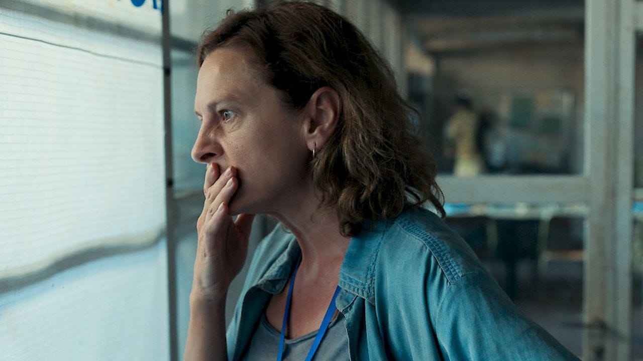 Szene aus "Quo Vadis, Aida?" mit Schauspielerin Jasna Đuričić, die als beste Darstellerin geehrt wurde. Szene aus "Quo Vadis, Aida?" mit Schauspielerin Jasna Đuričić, die als beste Darstellerin geehrt wurde.