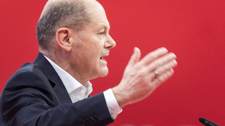 Olaf Scholz am Rande des SPD-Parteitages am Samstag: Der Kanzler will für eine Impfpflicht stimmen.