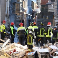 Rettungskräfte durchsuchen die Trümmer: Nach einer Explosion werden im italienischen Ravanusa noch immer Menschen vermisst.