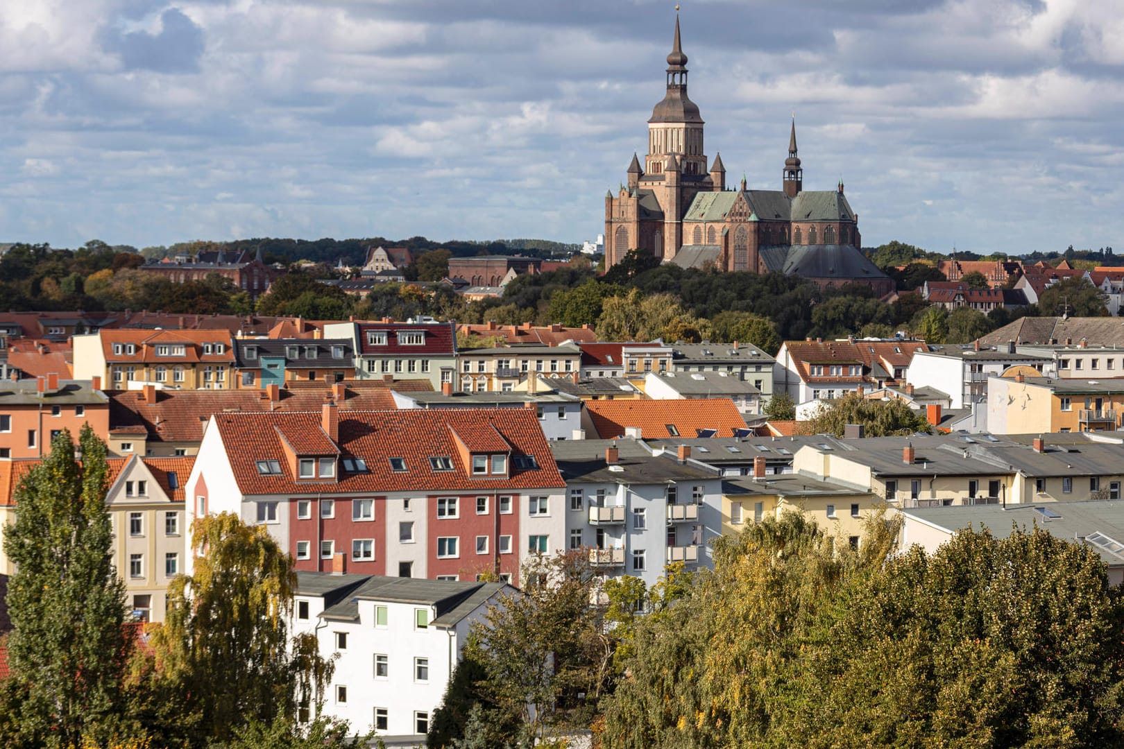 Blick auf Stralsund: Die Polizei bittet die Bevölkerung um Hinweise. (Symbolfoto)