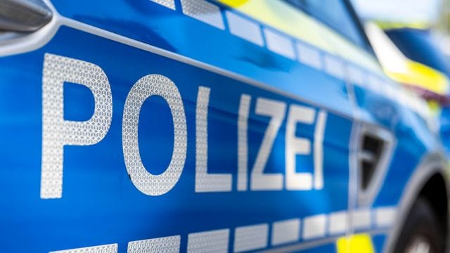 Ein Streifenwagen der Polizei (Archivbild): Der Mann hatte eine auffällige Frisur. Ein Streifenwagen der Polizei (Archivbild): Der Mann hatte eine auffällige Frisur.