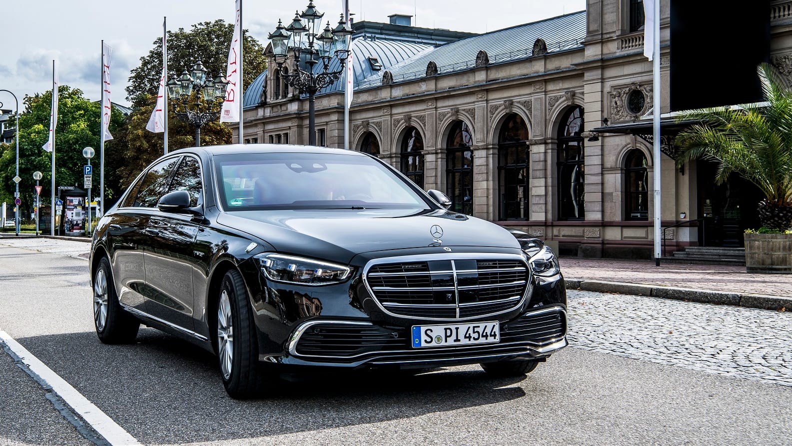 4,2 Tonnen schwer: Pünktlich zum Regierungswechsel bietet Mercedes die neue S-Klasse wieder als Guard an.