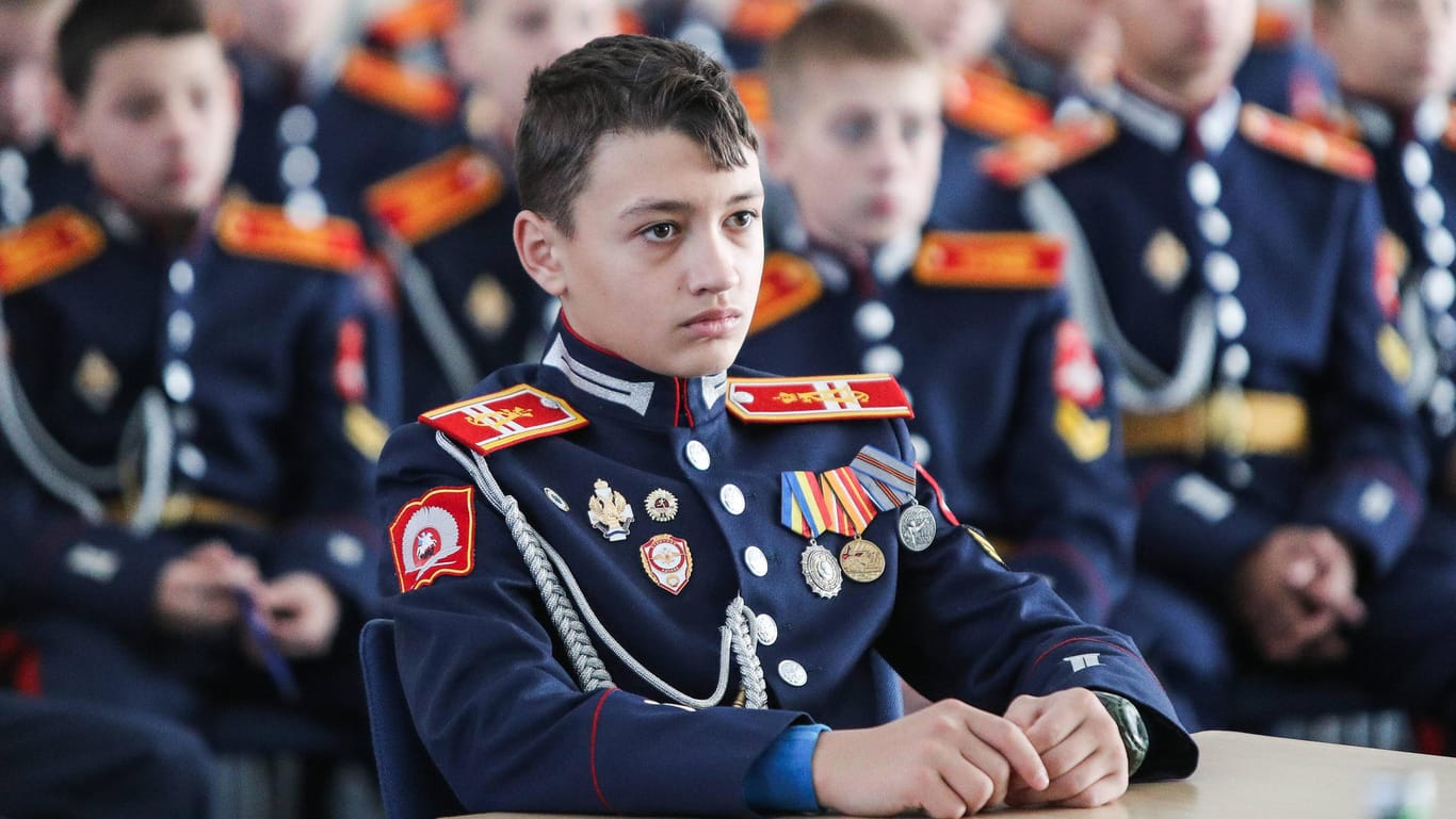 Schüler einer kosakischen Kadettenschule: Der russische Präsident versucht den Einfluss der Gruppe in Russland zu stärken.